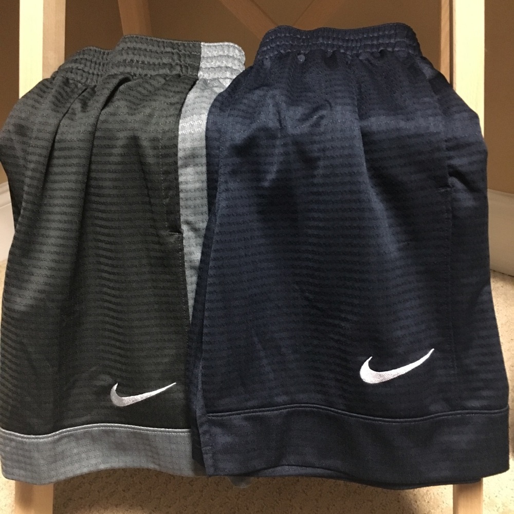 Boys- Nike Shorts Size: Small